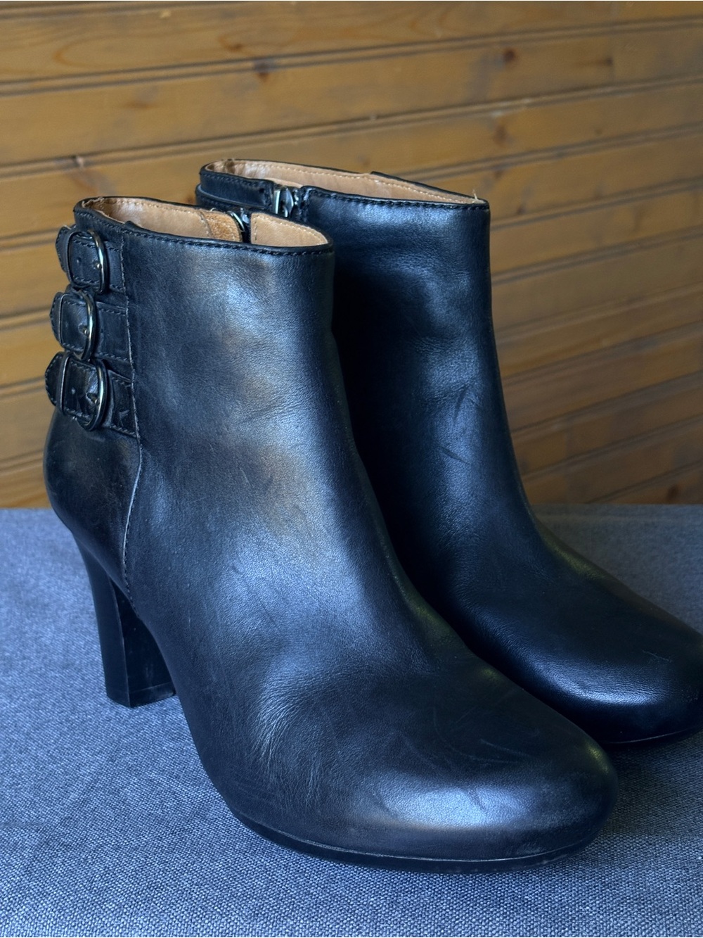 Clarks Artisan Fernwood Lake Black Leather Triple Buckle Booties 7.5 Like New
